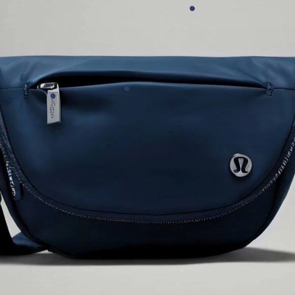 Lululemon All Night Festival Micro Bag 2L - Navy Blue - Picture 2 of 4